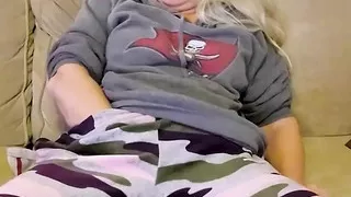 Sexy MILF Shaves Her Pussy Then Masturbates!