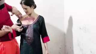 Sister in law ke choli me lagaya rang