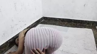 Desi jwan step sister ko ghar me pakar ke pel diya