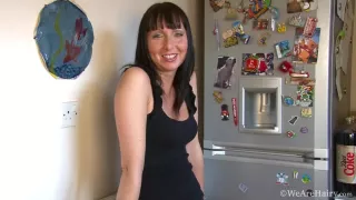 Hairy girl Tracey Lain answers a few questions - WeAreHairy