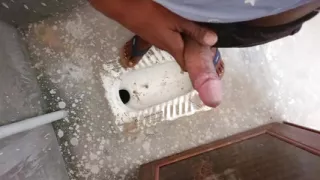 I saw my kaki maa in the public toilet today and shook her. Love Kaki Mom