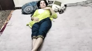 Boyfriend ke dost ko bulakar hotel me gyi