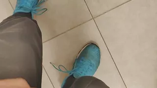 White, Skinny Boy Risky Handsfree Cumshout in Gym