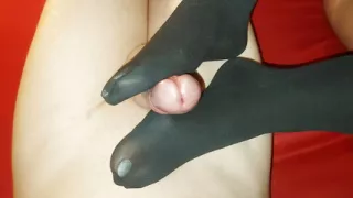 Mature housewife gives young stranger a nylon footjob