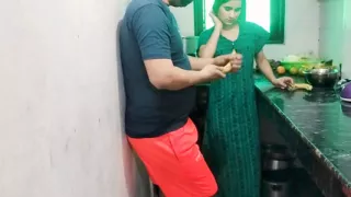 Naukrani ko malik ne chod kar pregnant kar diya