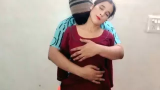 Step sister ko hug karne ke baad jabar dast chudai kari