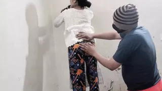 Bhabhi ko gandi video dikha kar ghar ke jabar dasti pela