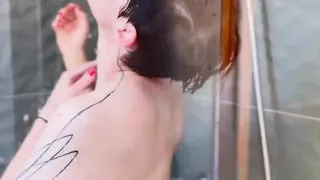 Apres M Etre Faite Jouir Je Lave Ma Chatte Poilue