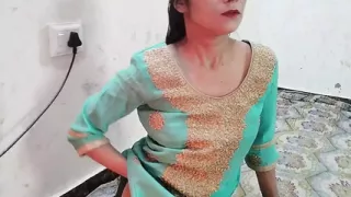 Bhabhi ne jabar dasti doodh daba daba kar pela