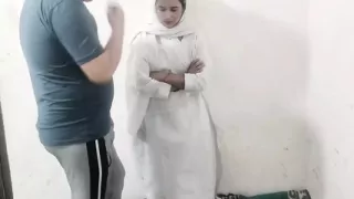 Muslim girl ke abbu jaan ne jabar dasti doodh daba kar pela