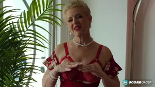 58-year-old Bobbi Shay gets off and tells you how to jack off