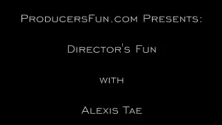 Schwarzhaarigem Girl nach dem Blasen die haarige Möse gestopft