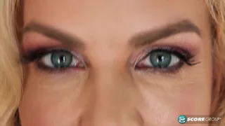 Taylor Leigh plugs her new book...and her pussy!