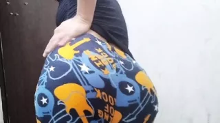 Desi aunty ko saman dene ke bahane pel diya