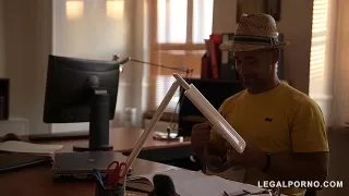 Fettes Blondchen mit dicken Hupen beim Outdoor Fun