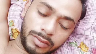 It's hot, the girl is wearing a small bra and showing the lotus waist, I love you, I love you, I love you, it's hot, girls, who is the small place?