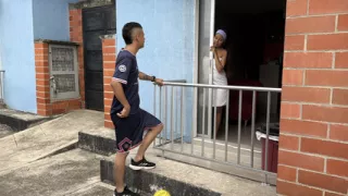 My shy neighbor plays soccer and I invite him to come to my house to give him a big welcome.