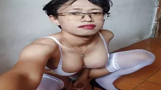 A Mature Transgirl Indo Masturbating Till Cum