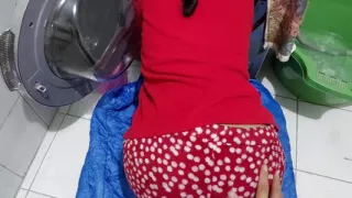 My young stepmom gets stuck and I take the opportunity to fuck her