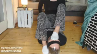 Should have clean the apartment - Foot smelling and Foots