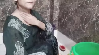 Sister in law ko bathroom me hi pakad ke chod diya