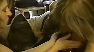 Amateur lesbians lick each other