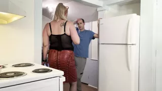 Guy Convinced to Dress in Drag to do Girls Night Out