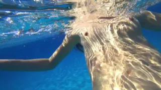 Stunning Girl Swims Nude on Public Beach