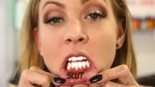 Petite Babe Leah Luv 