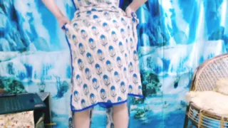 Gorgeous Beautiful with Long-legs Shows Ass