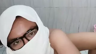 Aunty fisting used big bottle