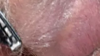 Shaving the big dick from Puck, made in a hotel