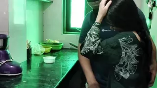 Naukrani ko paise dekar jabar dasti pela ke