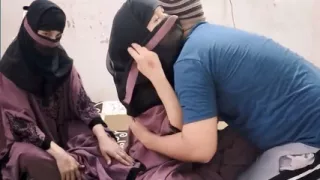Muslim bhabhi ko dever ne naqab me hi chodne lga