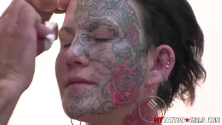 Behind the Scenes Fun Photoshoot with Ravishing Evilyn Ink and Genevieve Sinn - AltErotic