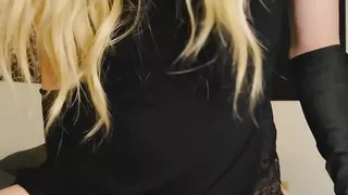 Getting stuffed with a dildo but it could be your cock ????