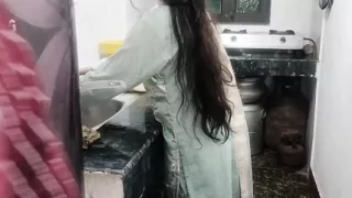 Sister in law ko kichen me piche se pakad ke pel diya