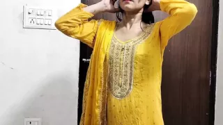 Wife samjh kar chachi ko jabar dasti pakad ke pel diya