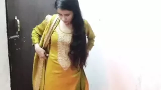 School girl ki tight pussy daba daba kar pel diya