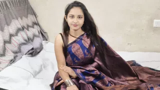 Desi Indian bhabhi ko hotel me meeting sari me full entertainment