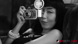 Darenzia Teases in a Black Latex Corset - AltErotic