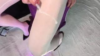 Jerking off and cum on pantyhose