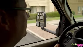 Dreier im fahrenden Auto mit zwei Bi-Flittchen