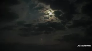 Schwarzhaarige junge Tittenschlampe wird nach der Gymnastik gefickt