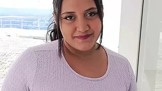 Real estate agent sells her pussy