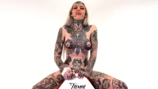 Amber Luke Riding a Tremor - AltErotic