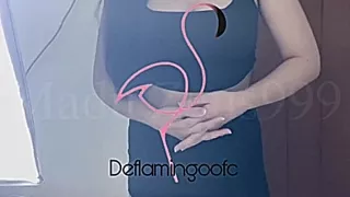 Asiagirl zieht sich vor der Webcam aus