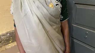 Hot desi bhabhi romanced in hotel on the pretext of missing sister-in-law in the market