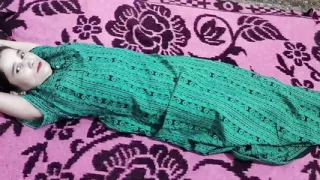 Chachi ka ji ne jabar dasti boobs daba kar pela