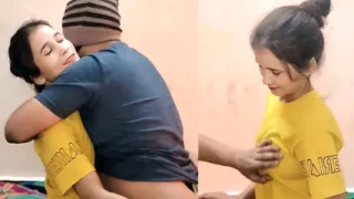 Teacher ne apni cute student ko pela